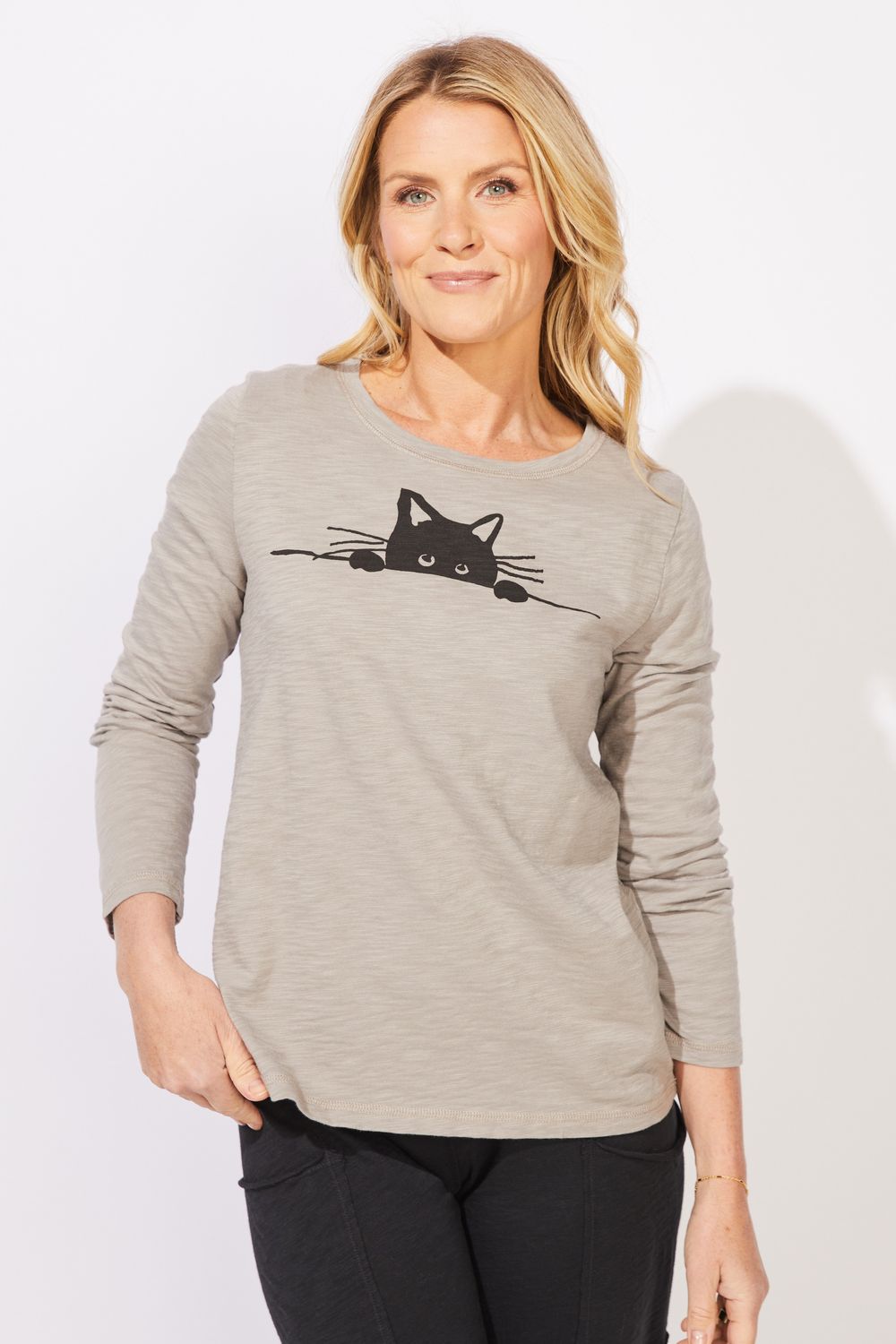 ESCAPE | WOMENS GREY TEE W/PEEKING CAT