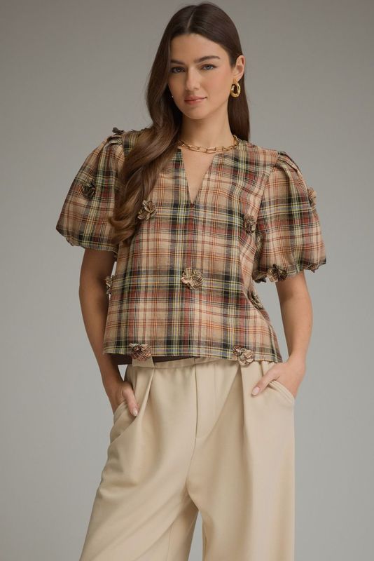 ENTRO | WOMENS SHORT SLEEVE PLAID TOP W/FLORAL APPLIQUE