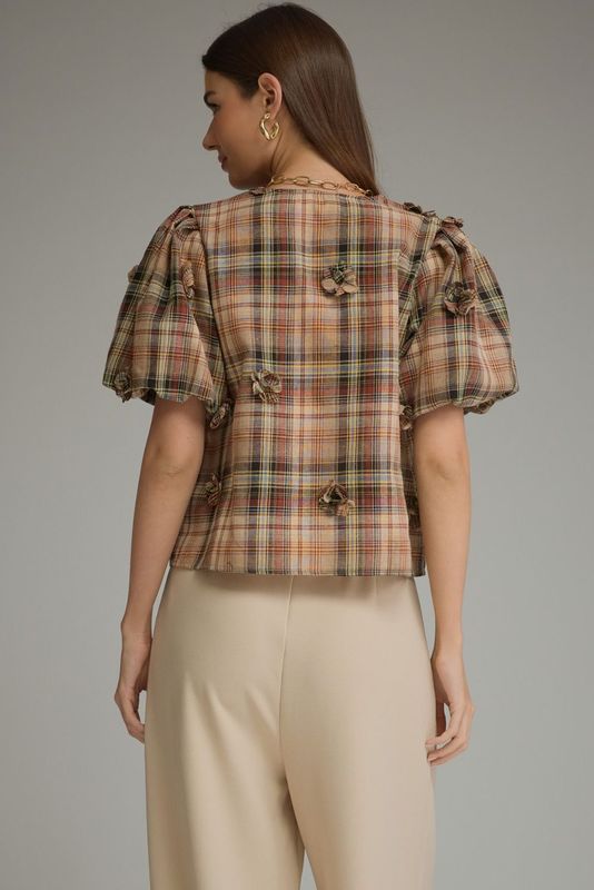 ENTRO | WOMENS SHORT SLEEVE PLAID TOP W/FLORAL APPLIQUE