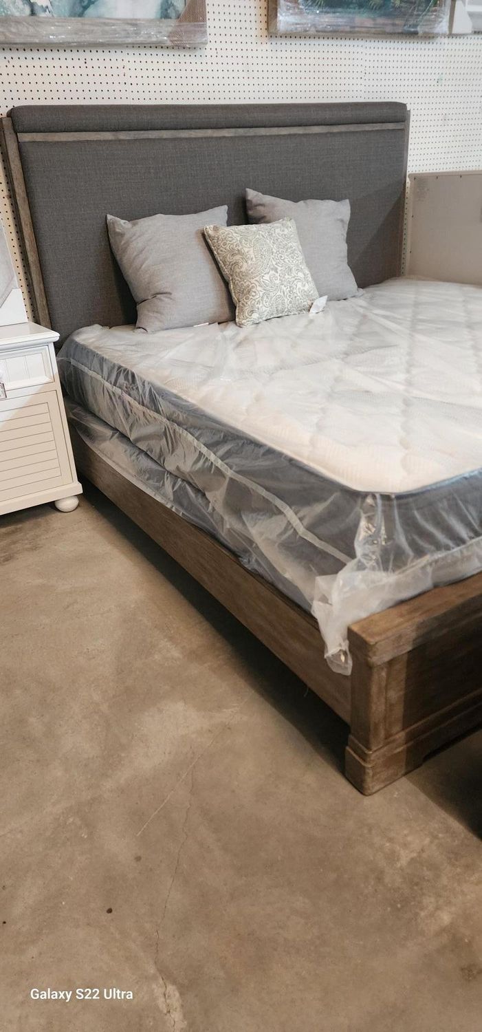 18684  Milton Park King Upholstered Complete Bed  *Special