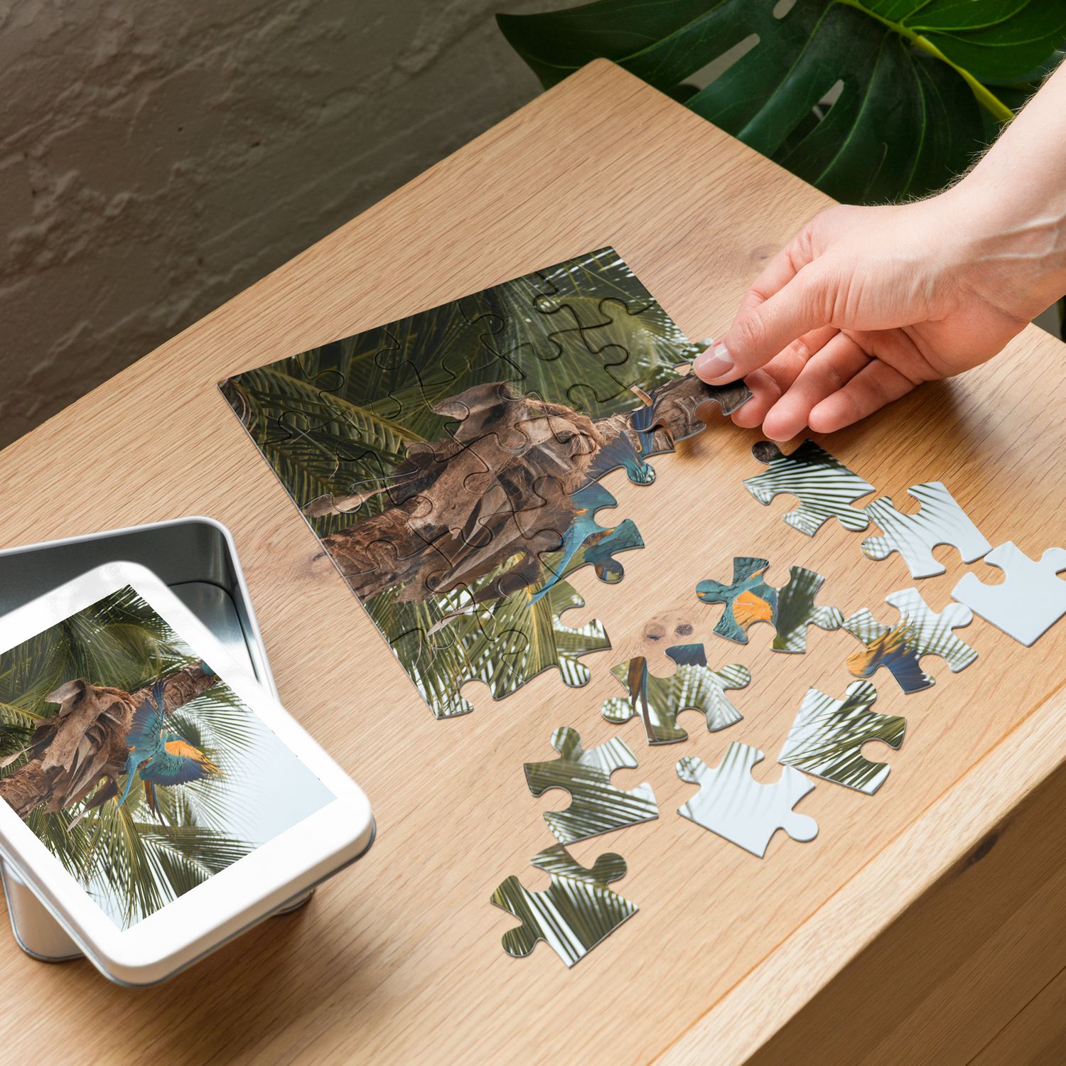 Puzzle et sa boîte en métal