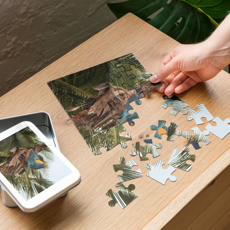 Puzzle et sa boîte en métal