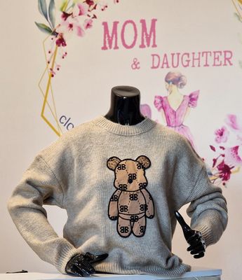 Sweter z aplikacją Misia