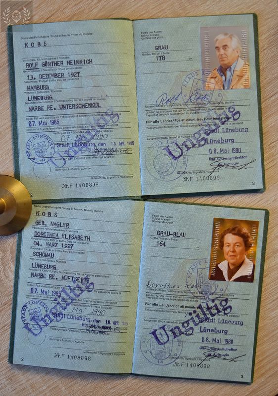 Germany 1980 2  passports from a couple, GDR visas