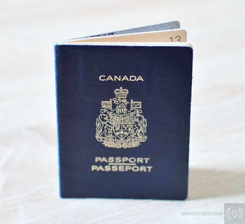 Canada 1991-1996 passport, excellent condition
