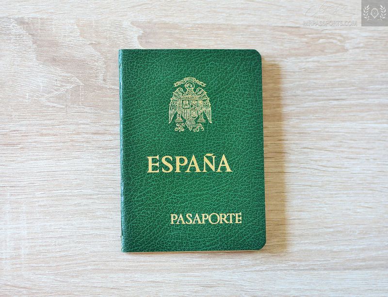 Spain, 2 passports 1979-1984 / 1988-1993