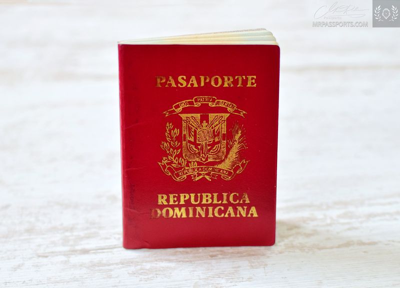 Dominican Republic 1995-2001 Passport