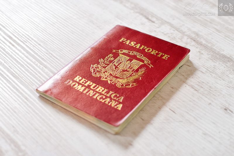 Dominican Republic 1995-2001 Passport