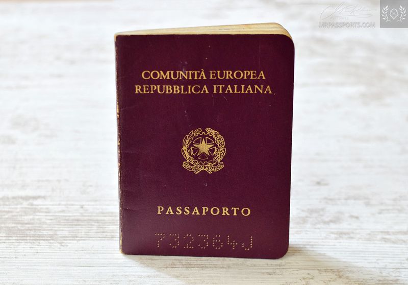 Italy 1992-1997 passport from Francisco 'Pipin' Ferreras, a famous free-diver