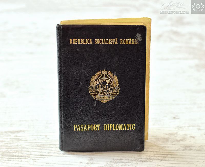 Romania 1991-1996 diplomatic passport from a jurist, full of visas and additional pages - Mega rare!