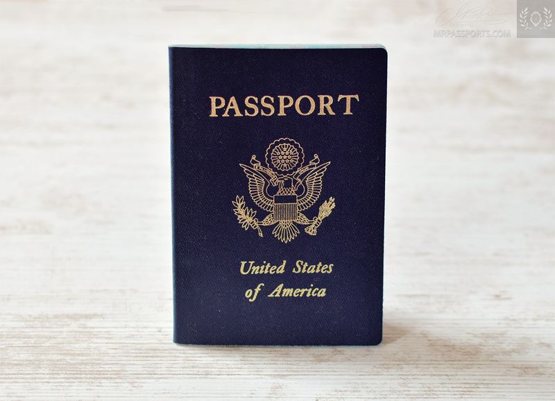 USA, 2006-2016 pre-biometric passport, no cuts
