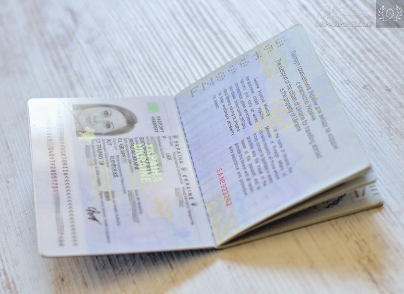 Ukraine 2018 biometric passport / e-passport, excellent condition