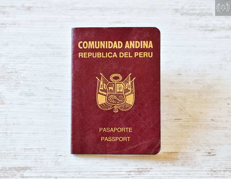 Peru 2008-2013 pre-biometric passport, well travelled