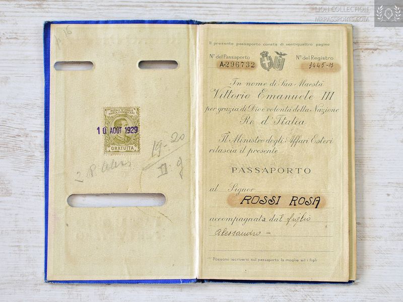 Kingdom of Italy 1929-1930 passport, given at Cairo - Mother and son