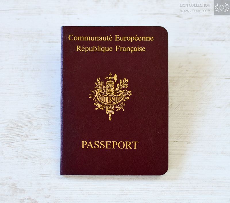 France 2000-2005 passport, excellent condition