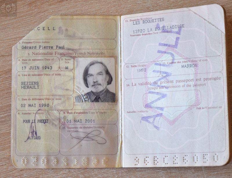 France 1996-2001 passport