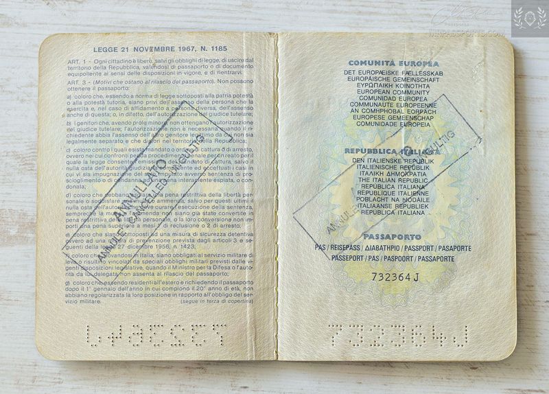 Italy 1992-1997 passport from Francisco 'Pipin' Ferreras, a famous free-diver