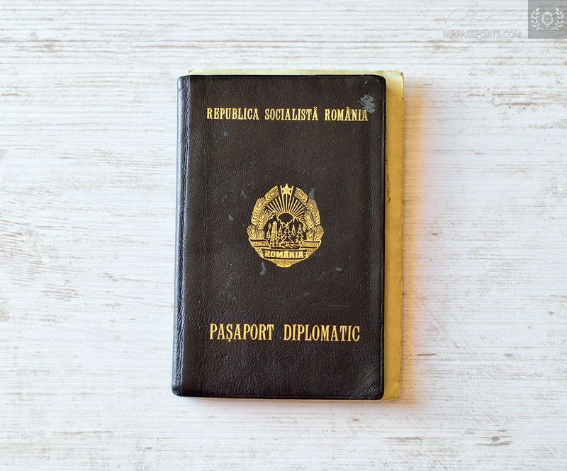 Romania 1991-1996 diplomatic passport from a jurist, full of visas and additional pages - Mega rare!