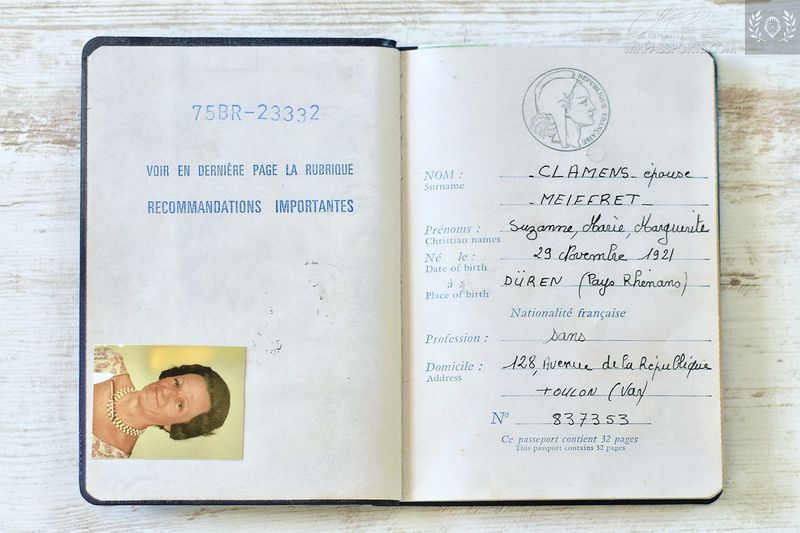 France 1975-1986 passport, given at Toulon (Var), lots of visas