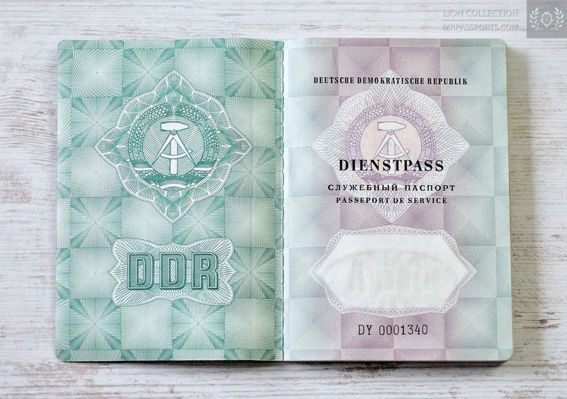 East Germany GDR (DDR) 1987-1997 smallsize Service Passport of a deputy editor-in-chief, USA, Canada visas!!