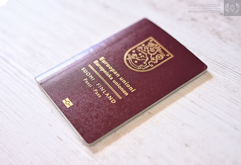 Finland 2013-2018 "snowflakes" biometric passport / e-passport, mint condition with receipt