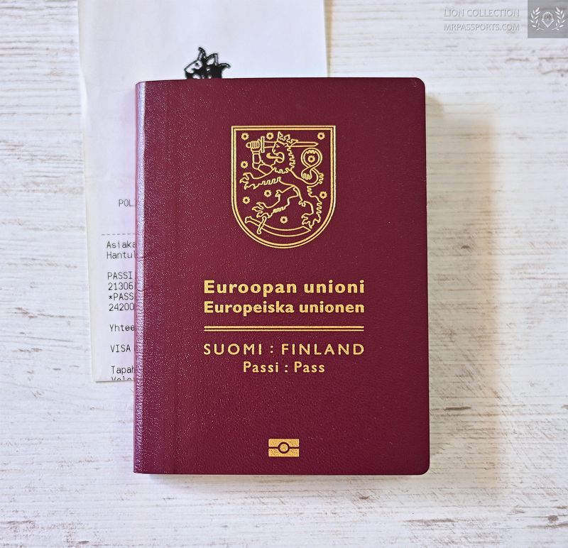 Finland 2013-2018 "snowflakes" biometric passport / e-passport, mint condition with receipt