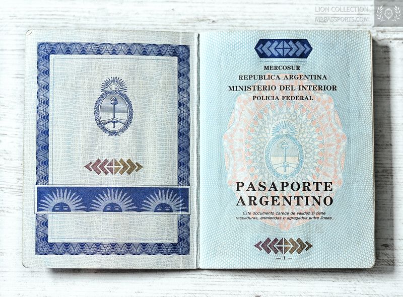Argentina 1997-2002 passport, mint condition