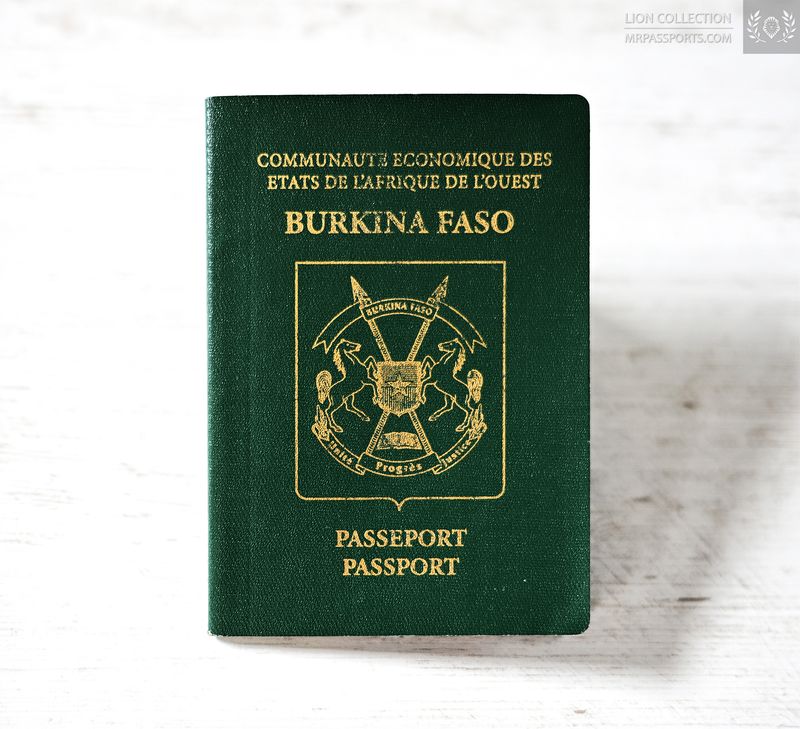 Burkina Faso 2015-2020 MRZ pre-biometric passport, mint condition