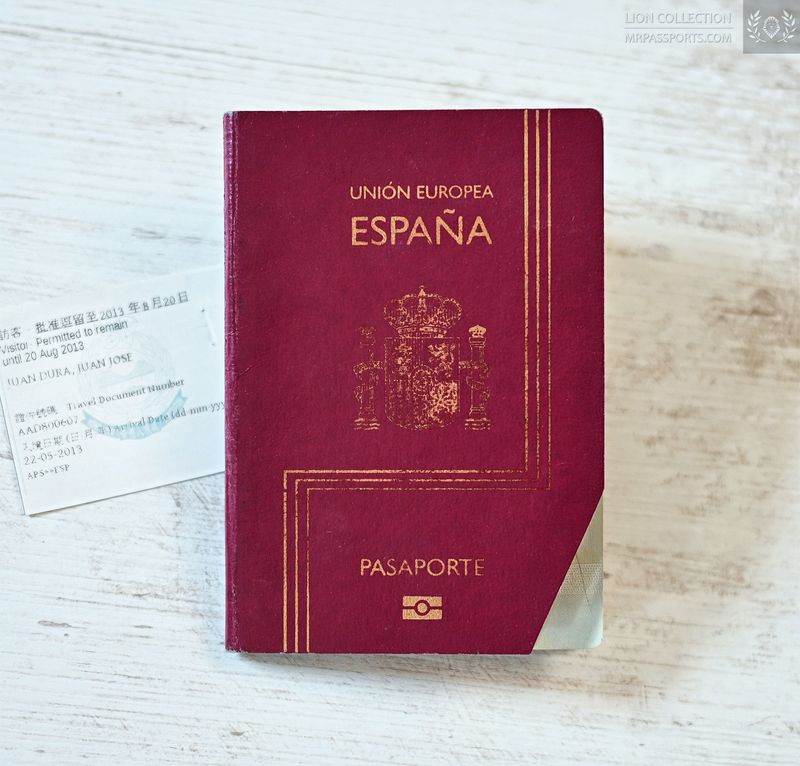 Spain, 2011-2013 biometric passport / e-passport, full of visas