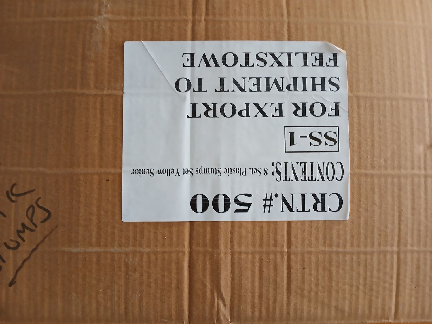  1 pallet of 8 set plastic stumps yellow (top bay 14)