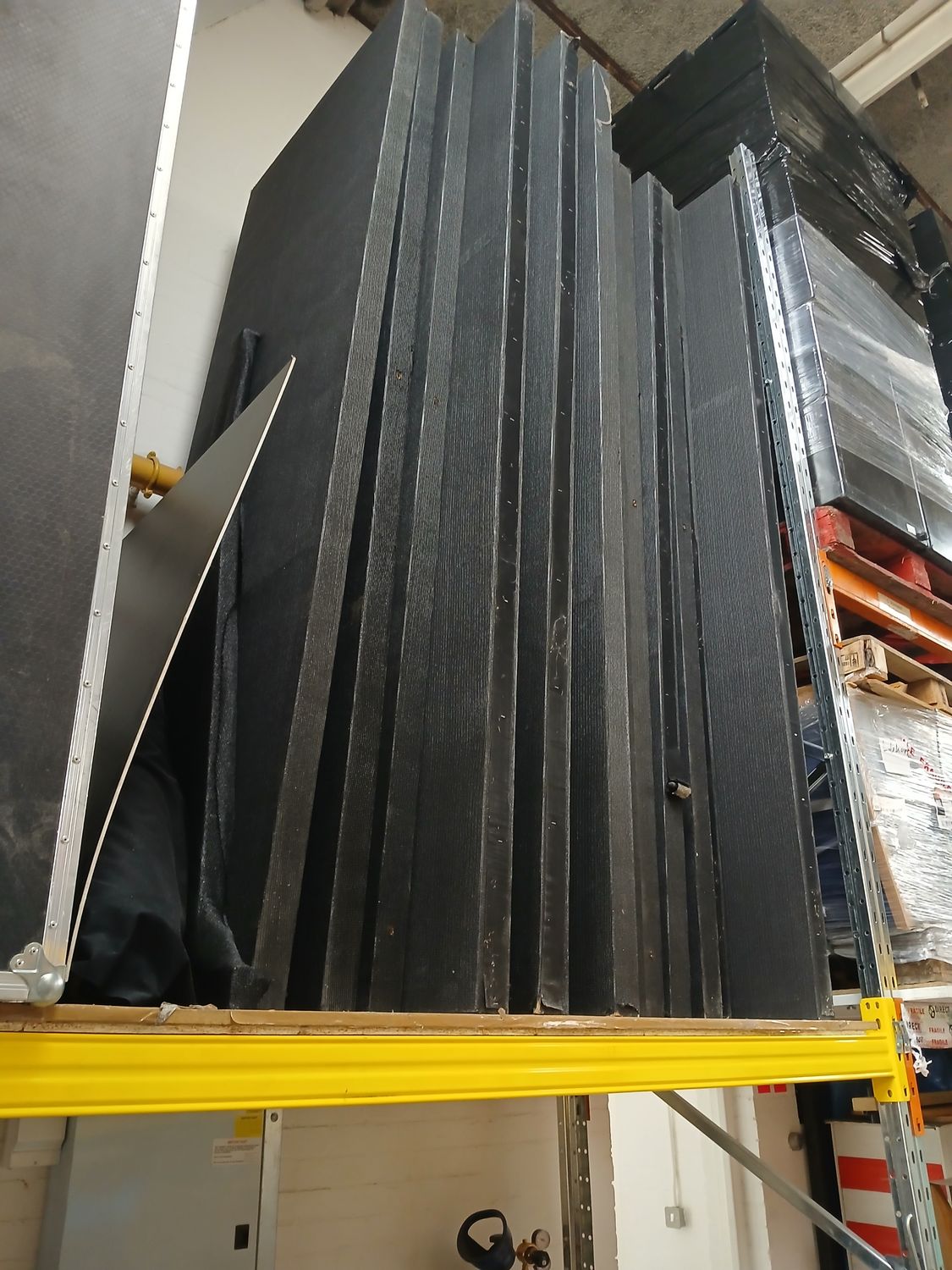 6 pallets of Black partitions mesh ( top bay 3)