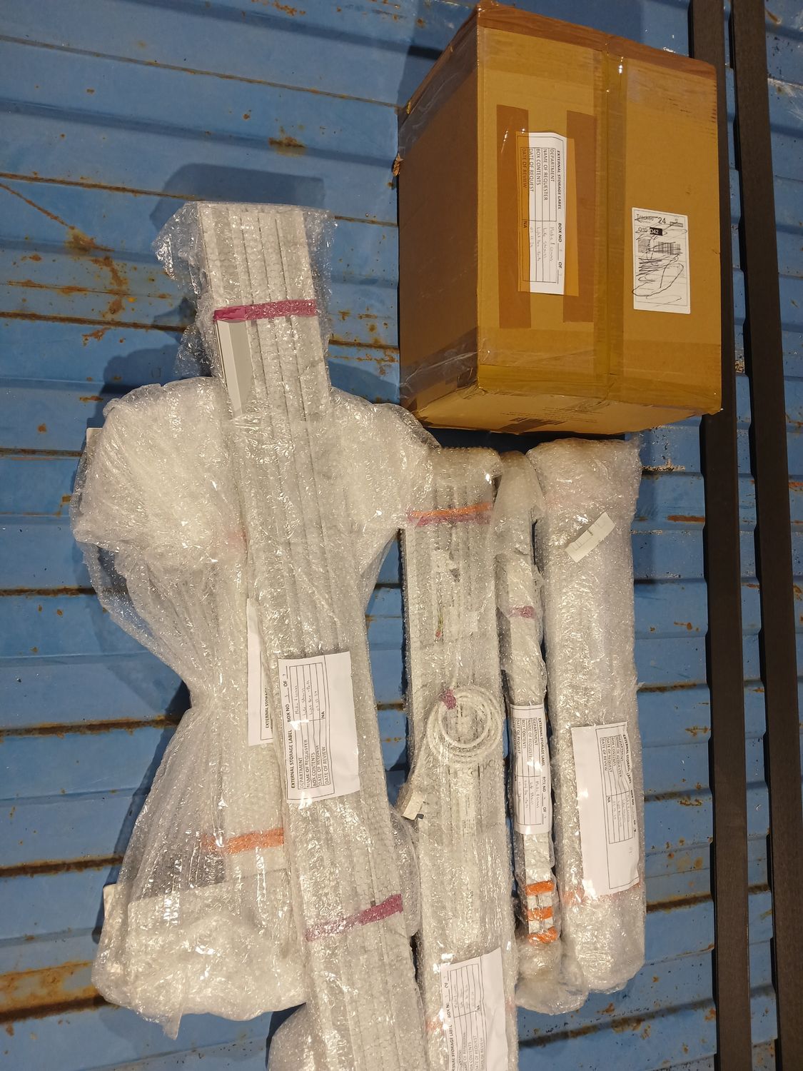 1 pallet of light box equipment ( top of bay 18)