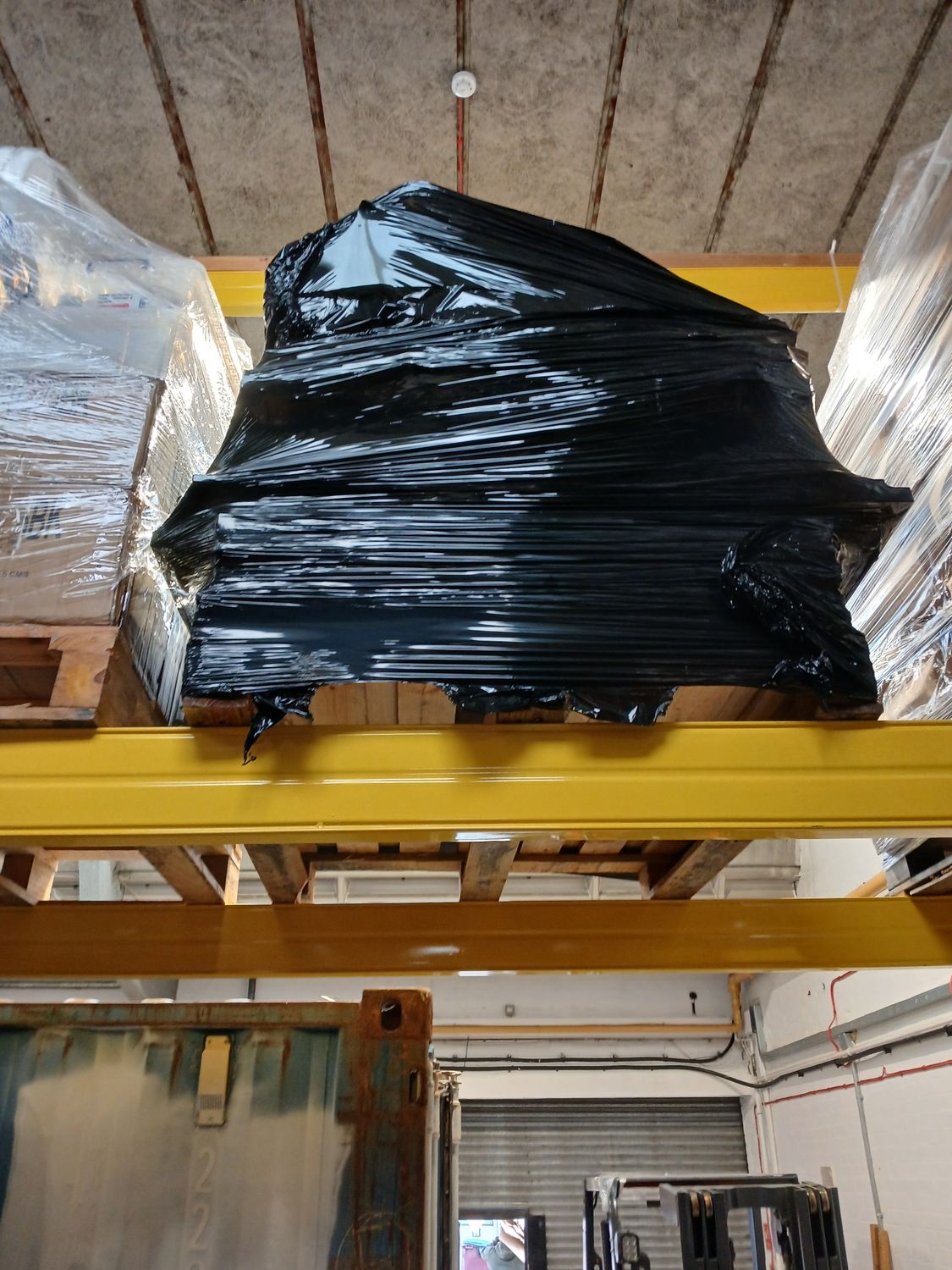 1 pallet of metal table equipment and bamboo tops ( top of bay 18)