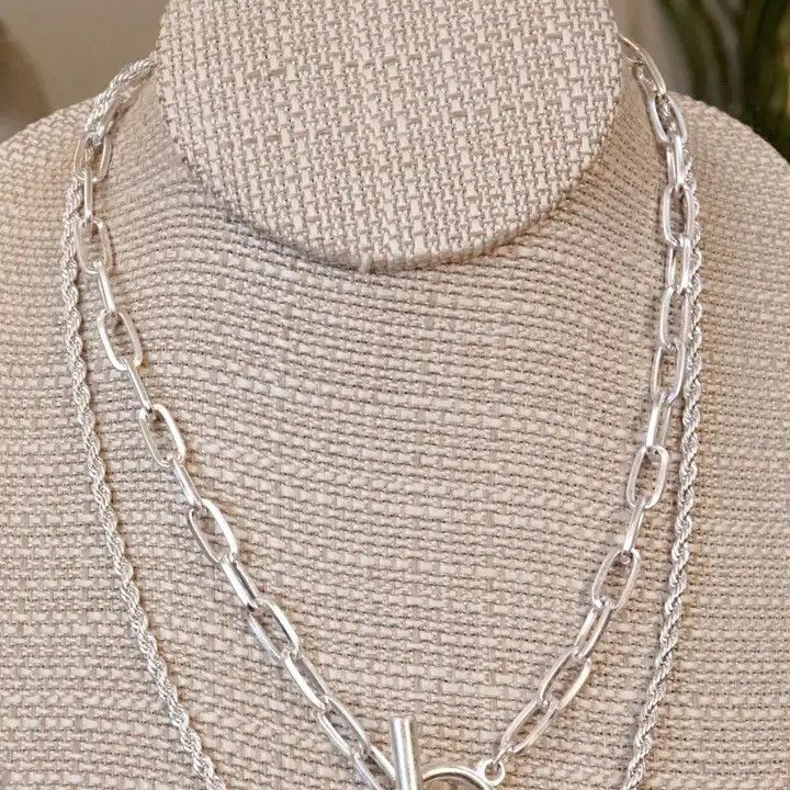Front Toggle Closure Necklace/Multi Layer Chain/Silver
