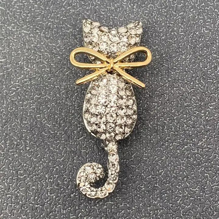 Rhinestone Cat Brooch