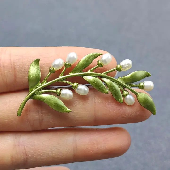 Vintage Inlaid Freshwater Pearl Green Leaf Brooch