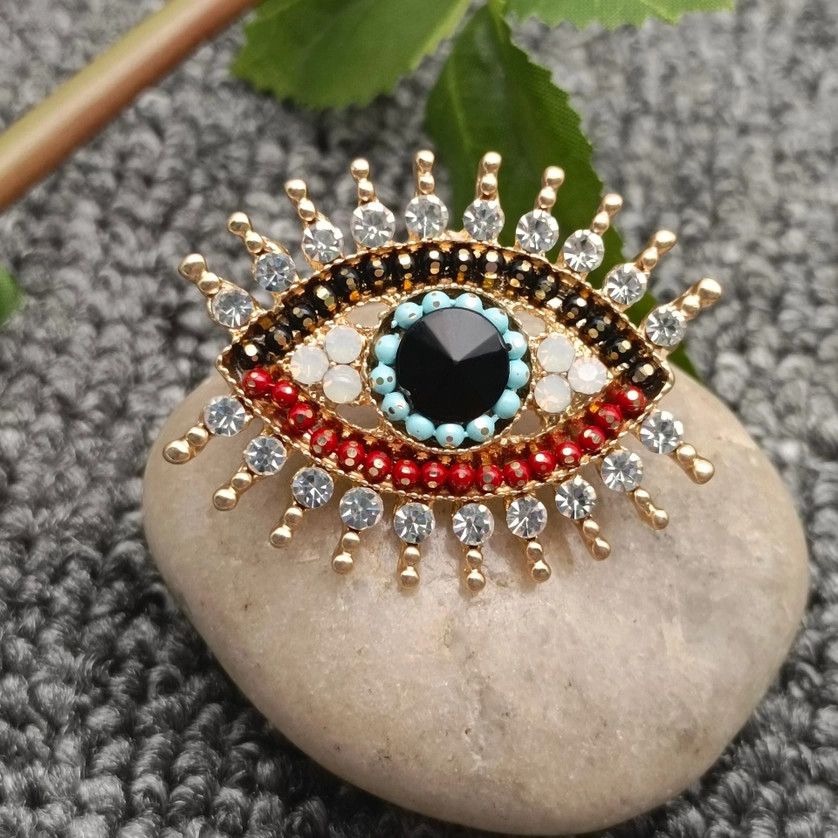 Sparkling Rhinestone Devil's Eye Brooch, Color: Gold