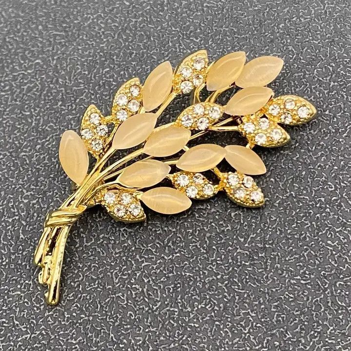 Rhinestone Wheat Brooch