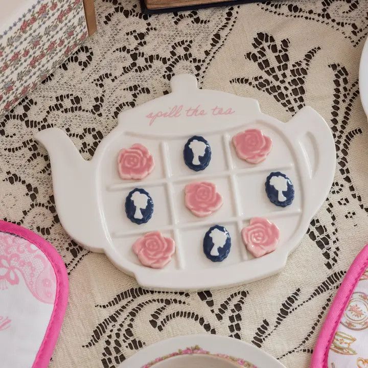 Tic Tac Toe, Teapot