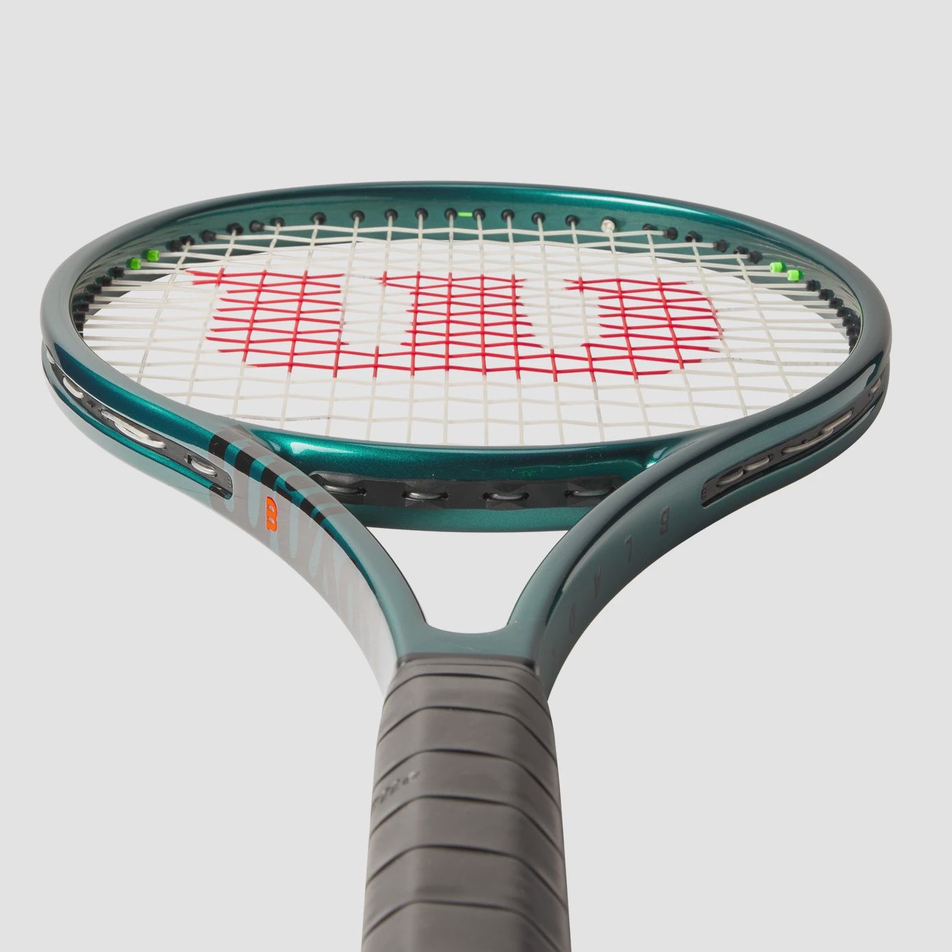Wilson Blade Pro 98 V9 16x19 Tennis Racket