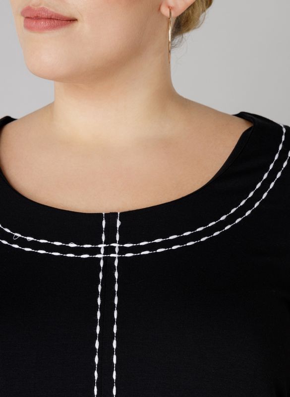 Shirt zwart met wit stiksel