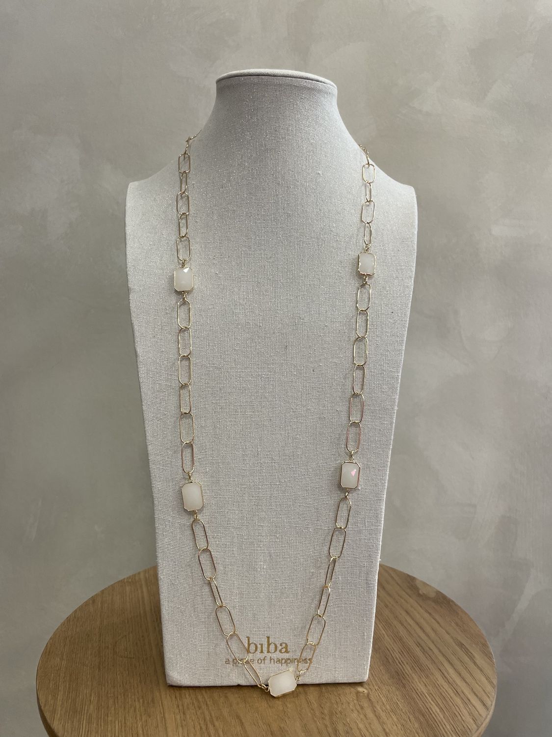 lang fijn goudkleurig collier - wit