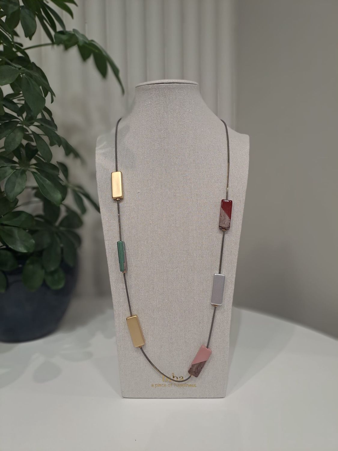 Gouden ketting met pastel kralen