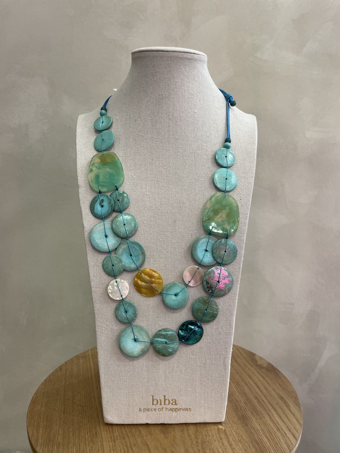 collier turquoise met diverse schelpen