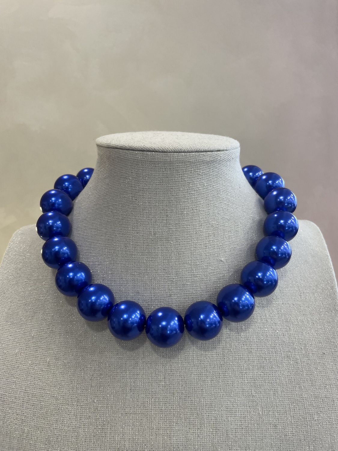 Blauwe parelcollier