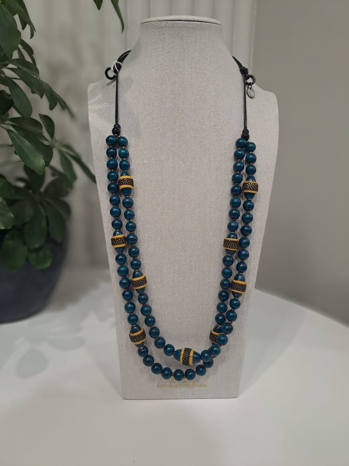 Houten ketting met blauwe kralen