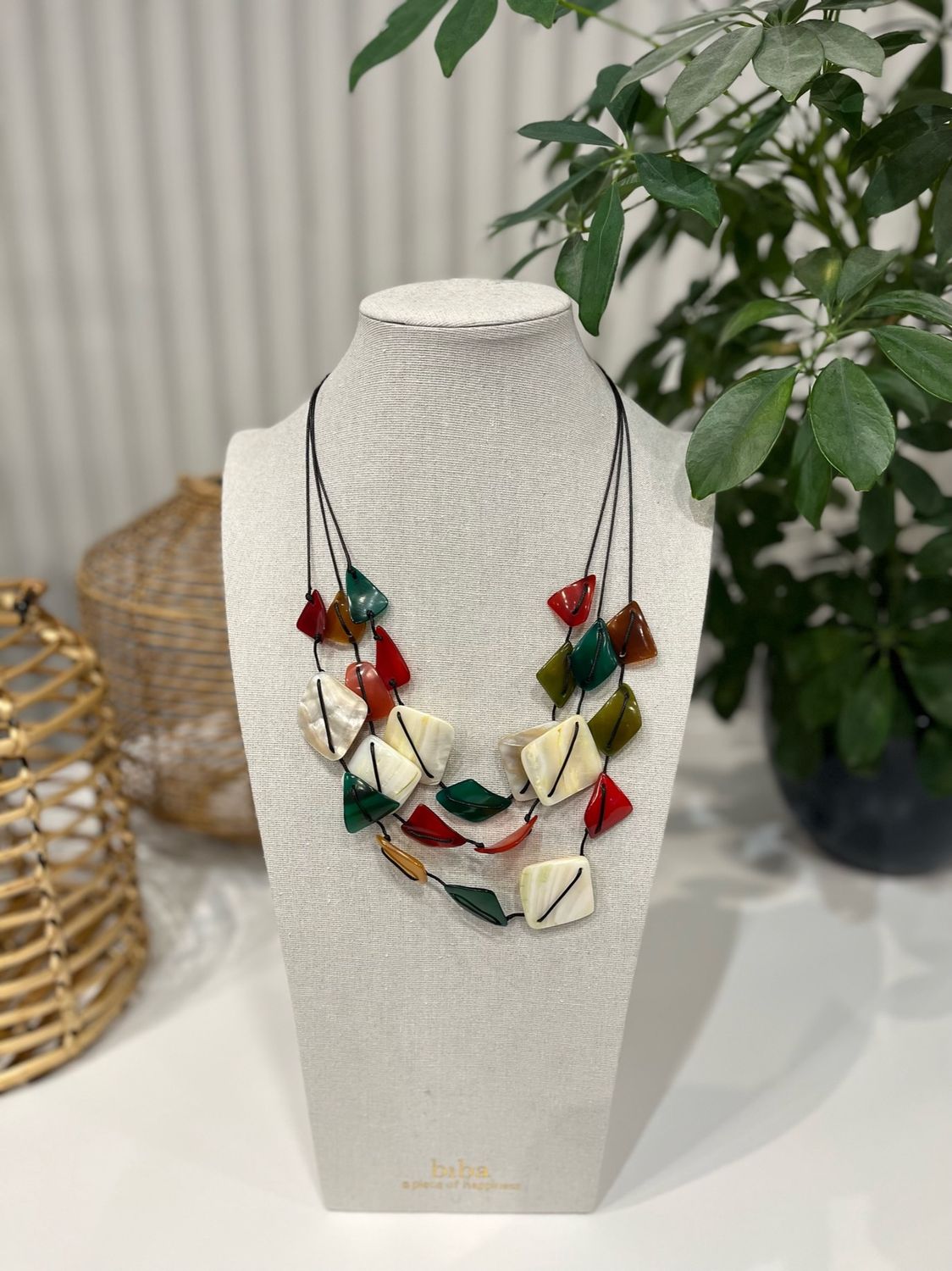 Ketting rood, groen en bruin tinten