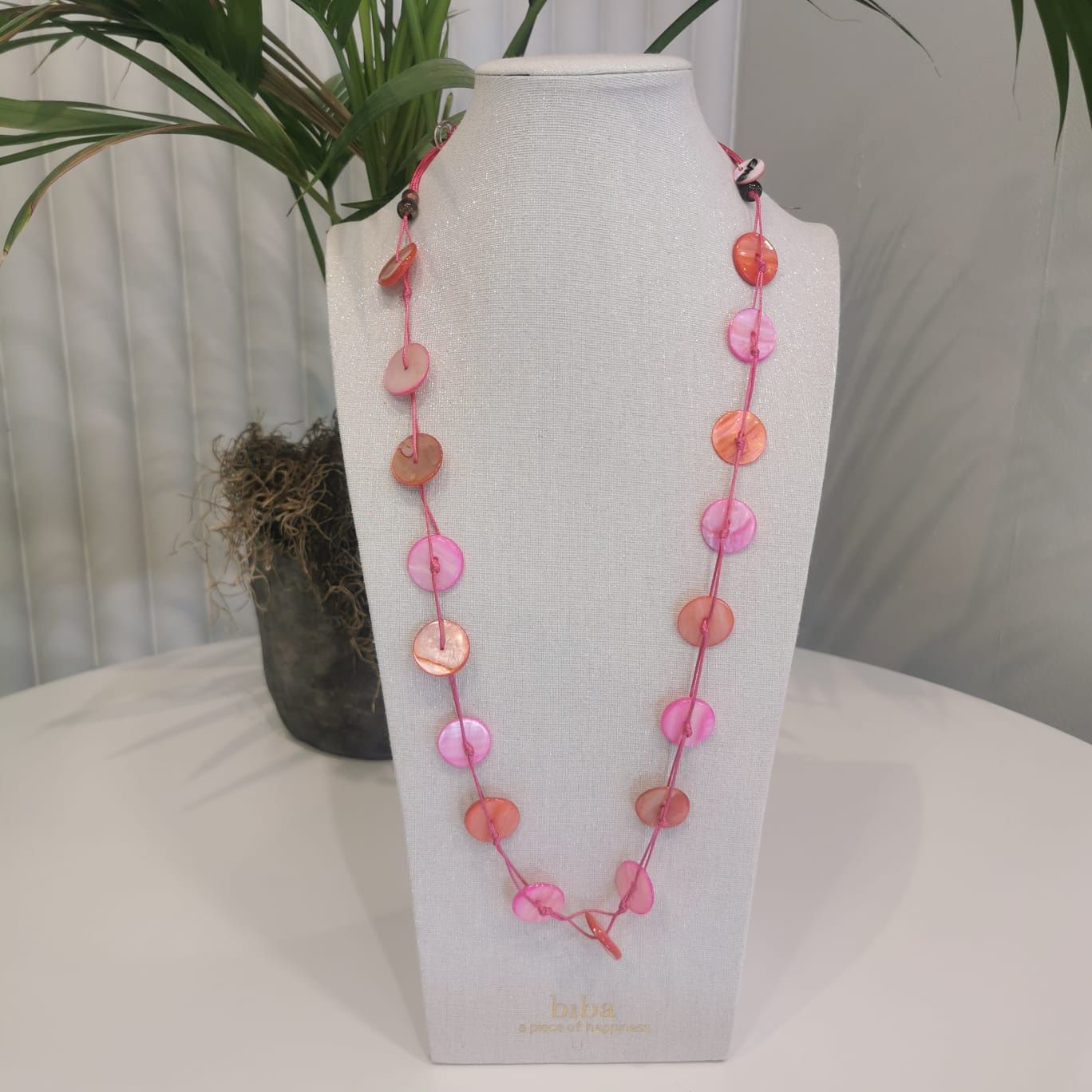 Lange ketting met roze en zalmkleurige schijfjes