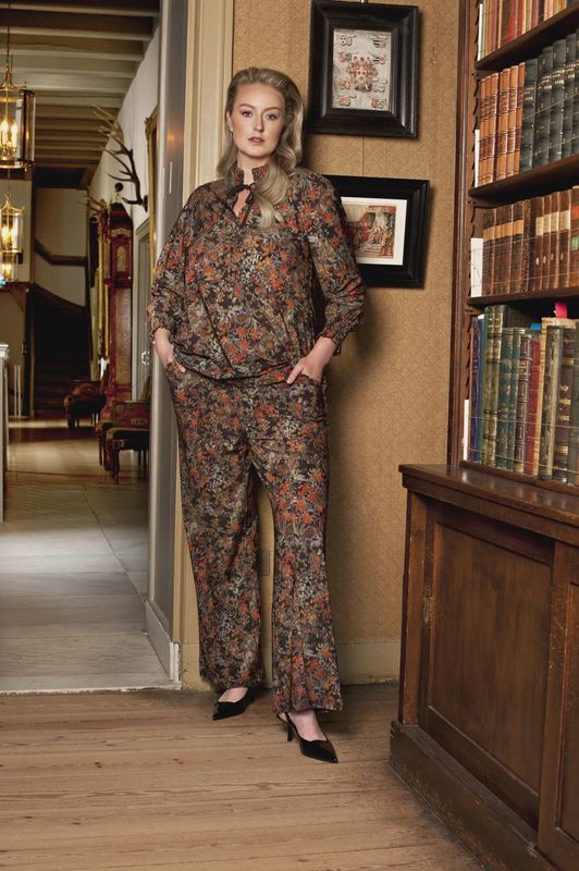 Smoke top LS Renaissance Flowers