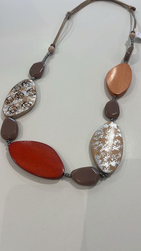 lang houten collier naturel tinten